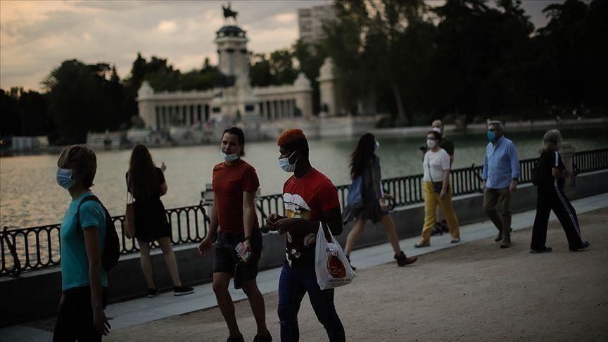 Spain changes vaccine plan as virus deaths remain high