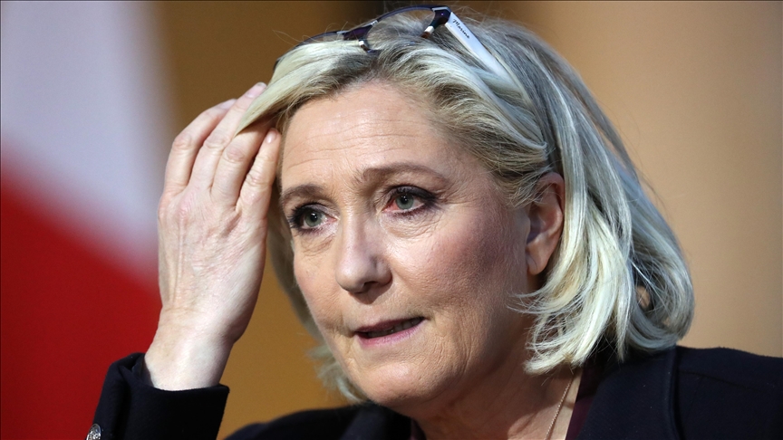 Líder de la extrema derecha en Francia testifica ante un fiscal por apología al terrorismo