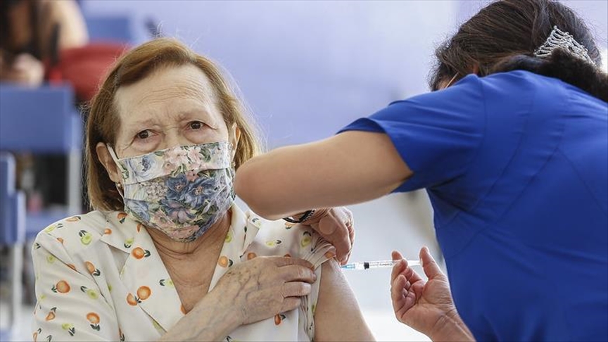 En Chile los mayores de 65 años estarían vacunados contra la COVID-19 antes del 19 de febrero