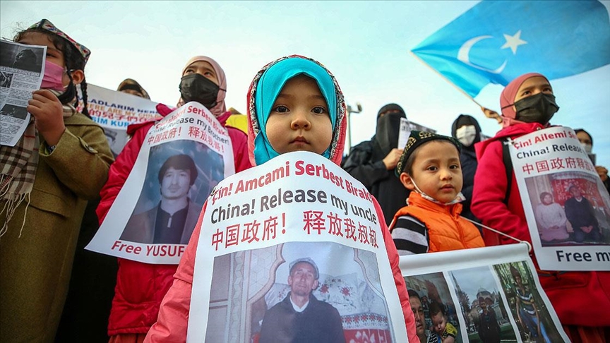 Uygur Türkleri, Çin konsolosluğu önündeki eylemlerini sürdürüyor 