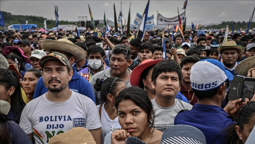 Candidatos a elecciones en Bolivia desafían la COVID con recorridos por los barrios y las provincias