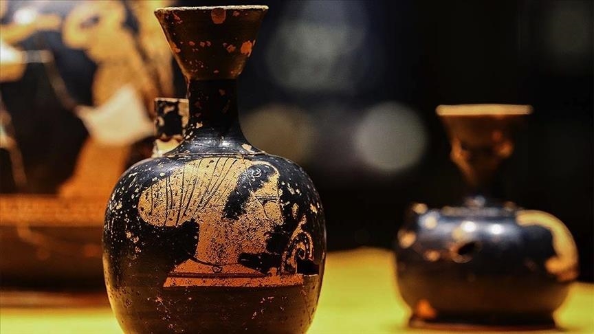 Turkish museum exhibits 2,600-year-old perfume bottles
