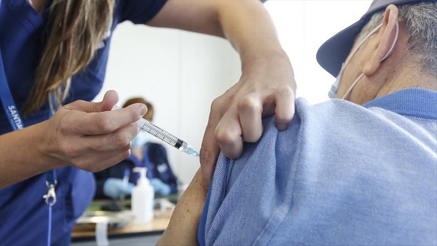 Chile aclaró que su plan de vacunación contra la COVID-19 incluye a extranjeros irregulares