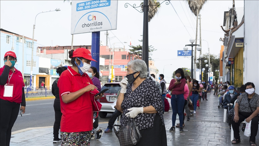 Gobierno de Perú pretende vacunar contra el coronavirus a 10 millones de personas antes del 28 de julio