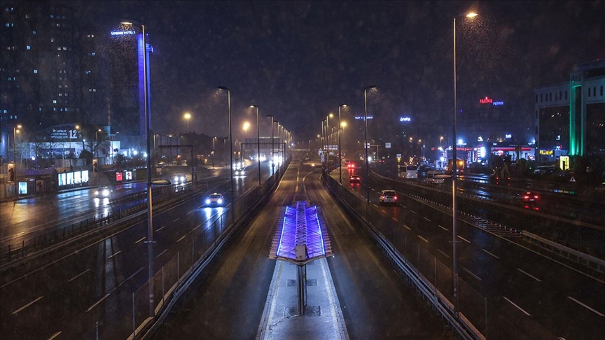 İstanbul'da kar etkisini göstermeye başladı
