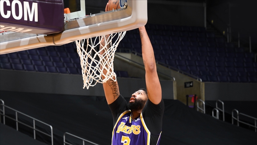 Grizzlies'i 20 sayı geriden gelerek yenen Lakers 7'de 7 yaptı