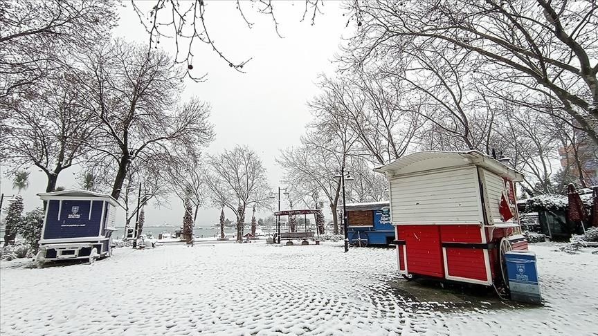 Istanbul : les prévisions de chutes de neige retardent la réouverture des écoles