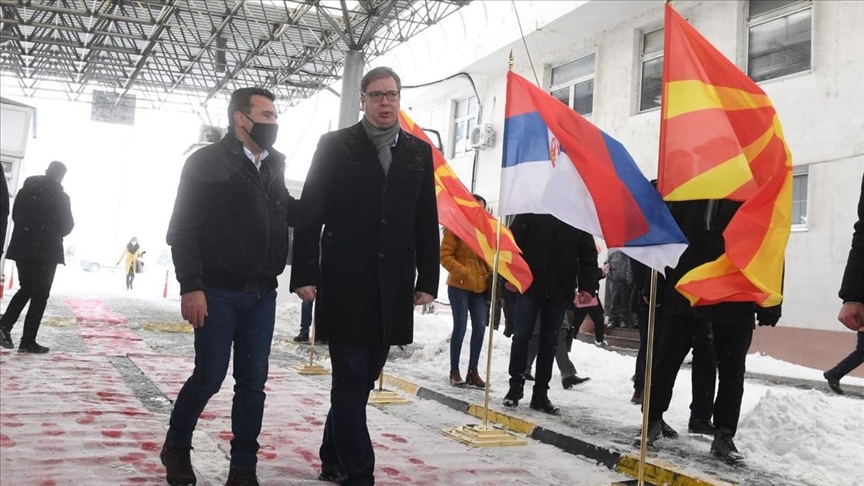 Susret na granici: Srbija predala vakcine Severnoj Makedoniji
