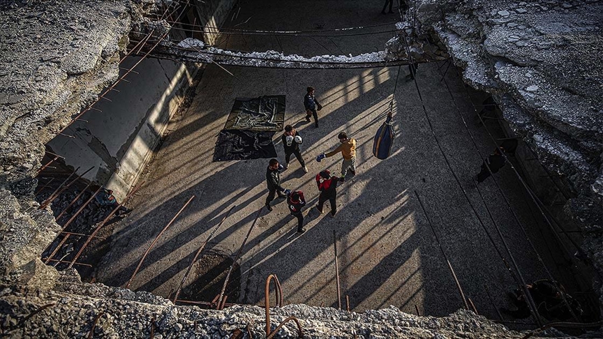 Halep'teki 'yarı açık boks ringi'nde savaşın yıkamadığı hayaller: Dünya şampiyonu olmak