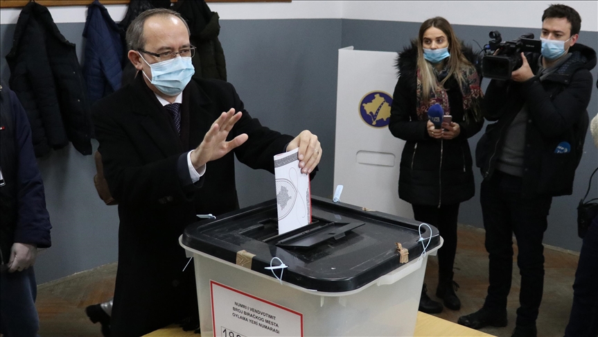 Kosovo: Candidates cast votes in snap polls