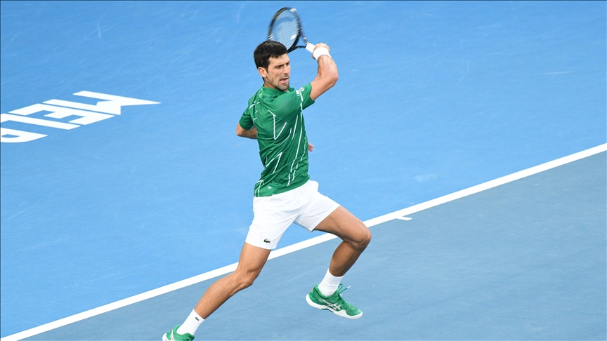 Djokovic avanzó a los cuartos de final del Abierto de Australia pese a los dolores abdominales