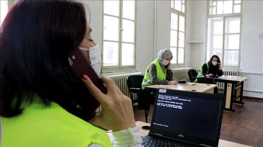 Gönüllü rehber öğretmenler, Kovid-19 hastaları ile temaslılara psikolojik destek veriyor