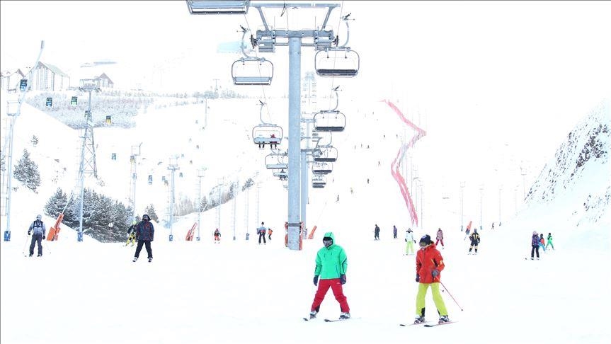 Outcry in Italy as government blocks ski activities