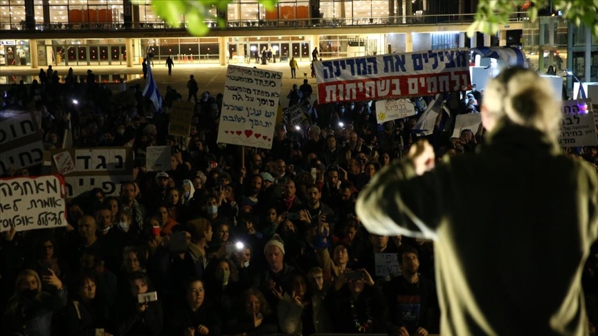 İsrail’de Kovid-19 aşısı ve aşı olanlara yeşil pasaport verilmesi uygulaması protesto edildi