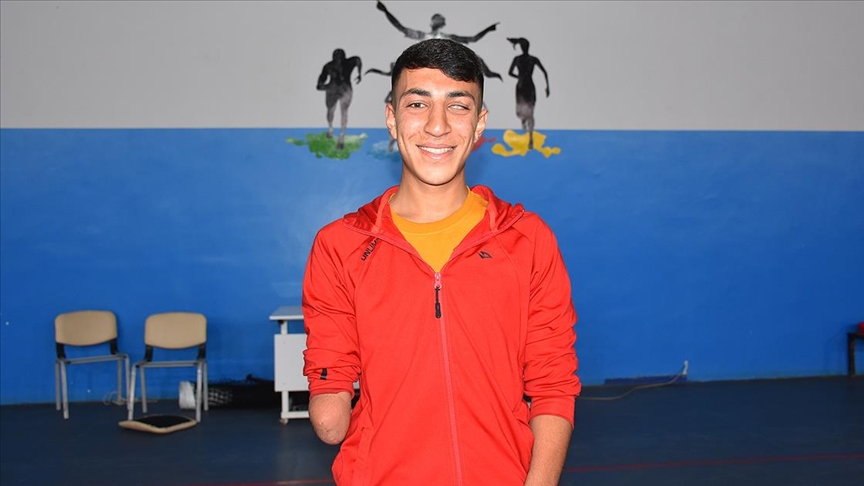 Patlamada 2 elini ve bir gözünü kaybeden Şırnaklı Beşir, sporla yaşama bağlandı