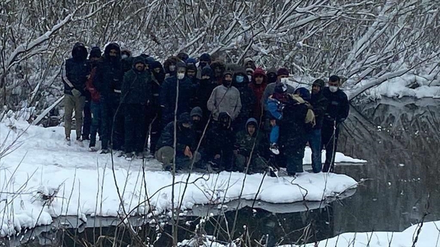 Sie stehen kurz vor dem Einfrieren ... Die Türken rettete Asylsuchende, die von Griechenland zurückgezogen wurden