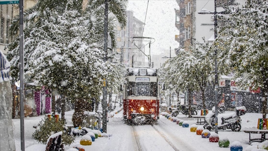 İstanbul'da kar yağışı bazı bölgelerde etkili oluyor