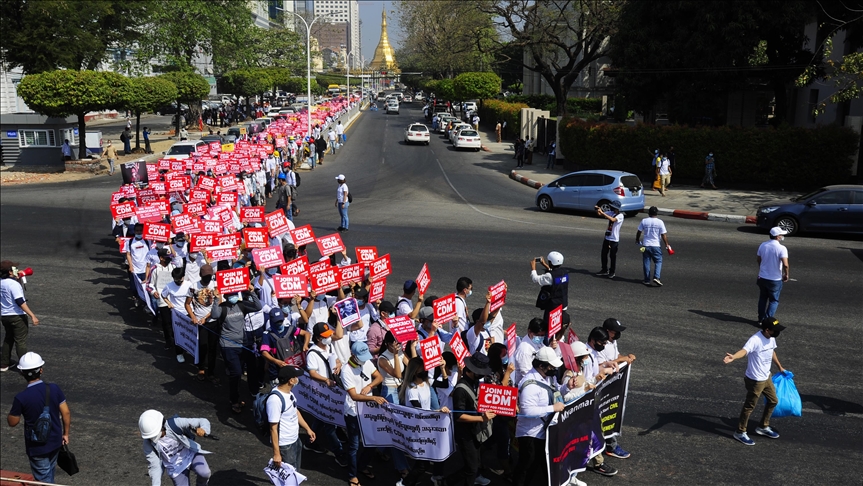 Traffic blocks in Myanmar as bigger rallies resume