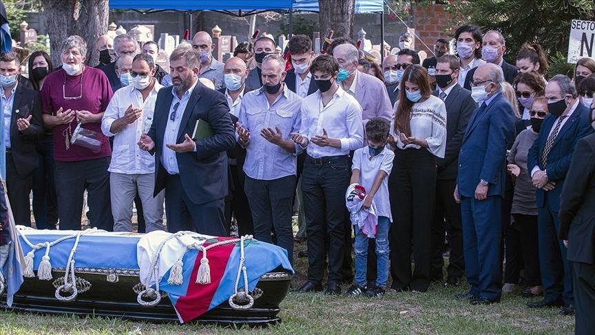 Argentine L Ancien President Carlos Menem Inhume Dans Un Cimetiere Musulman