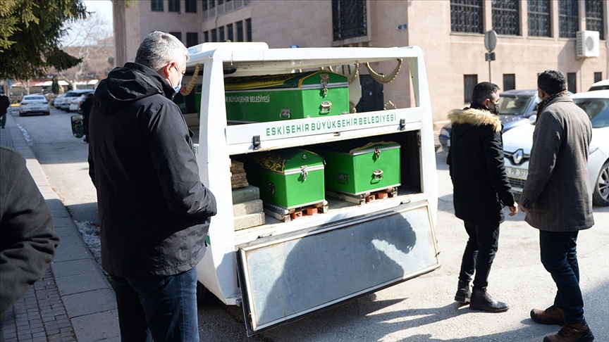 Eskişehir'de evlerinde eşiyle ölü bulunan baba ile oğlunun güvenlik kamerası görüntüleri ortaya çıktı