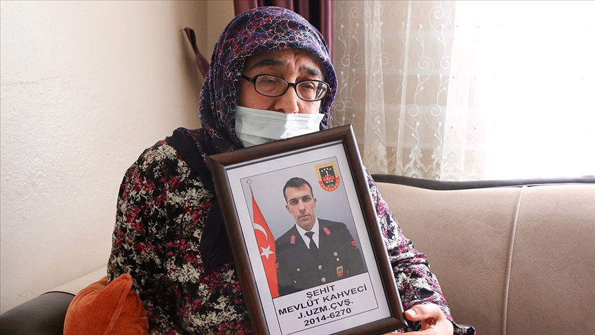 Şehit Mevlüt Kahveci'nin annesi: Cumhurbaşkanı beni aradı, bana başsağlığı diledi. Onlar neden aramadı?