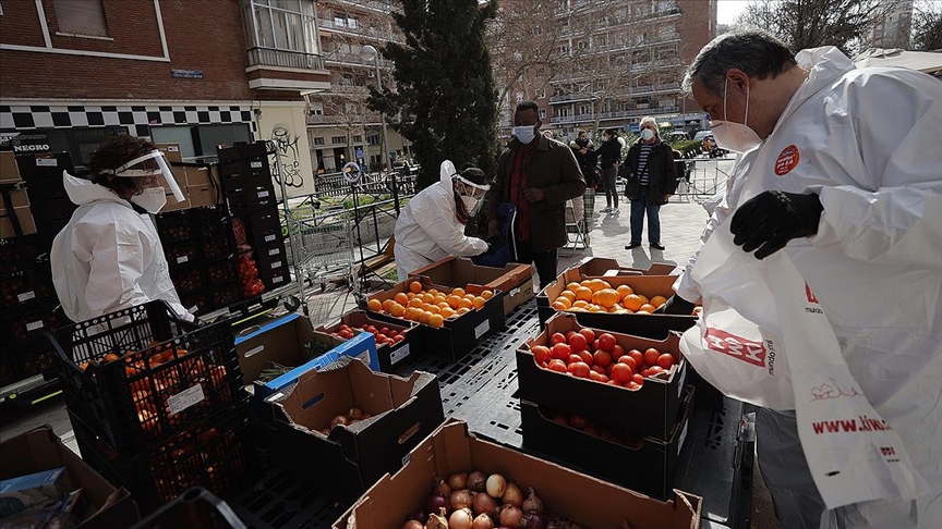 Salgında bir yılı geride bırakan İspanya'da yoksulluk arttı, gıda yardımı kuyrukları uzadı