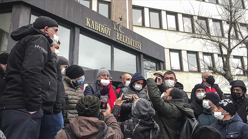 Kadıköy Belediyesi TİS'in imzalandığını duyurdu, işçiler tepki gösterdi