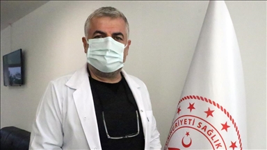 Anne ve babasını görev yaptığı hastanede Kovid-19'dan kaybeden doktordan 'tedbirlere uyun' çağrısı