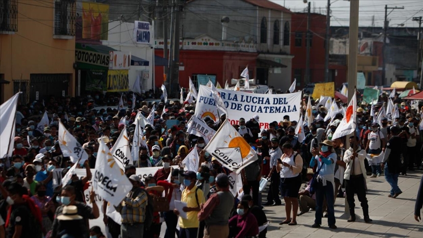 Campesinos e indígenas de Guatemala piden renuncia del presidente por mal manejo de la pandemia