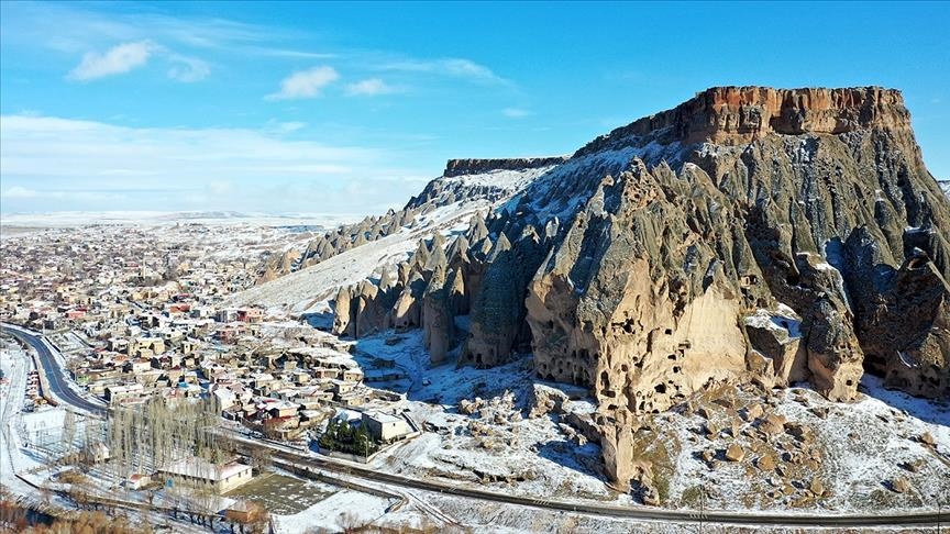 Snow-clad Cappadocia cathedral wows visitors in Turkey