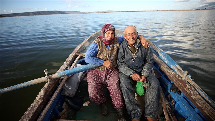 ekmeklerini baliktan cikaran aydinli