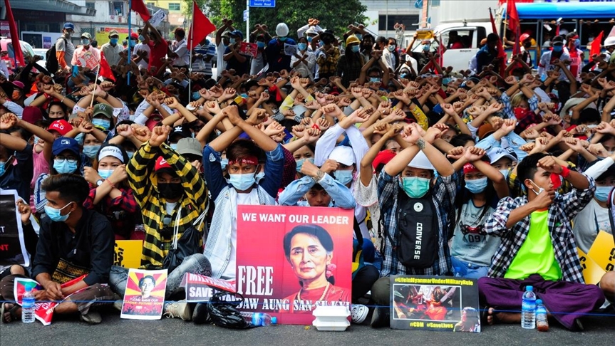 Muere mujer que recibió un disparo en la cabeza en protestas contra el golpe de Estado en Myanmar