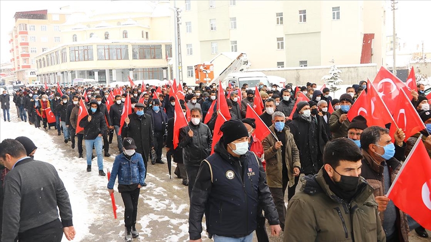 PKK'nın Gara'da 13 Türk vatandaşını şehit etmesine tepki amacıyla Van'da yürüyüş düzenlendi