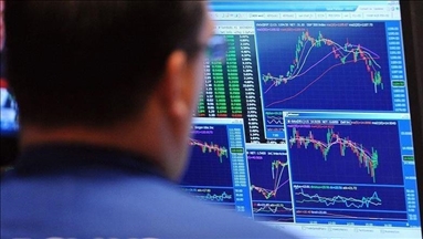 US stocks open higher with decline in volatility 