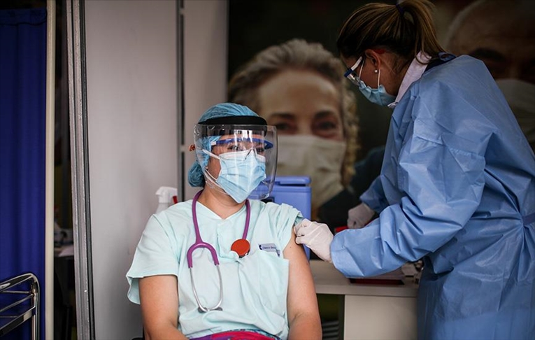 Colombia llega a 2,2 millones de casos positivos y ha aplicado 22.149 dosis de vacunas contra la COVID-19