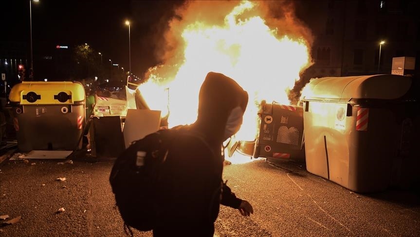 Espagne : Les manifestations contre l’incarcération d’un rappeur se poursuivent