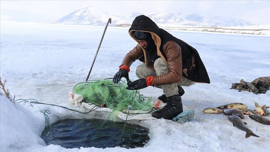 "آغري" التركية.. صيد السمك على طريقة "الإسكيمو"