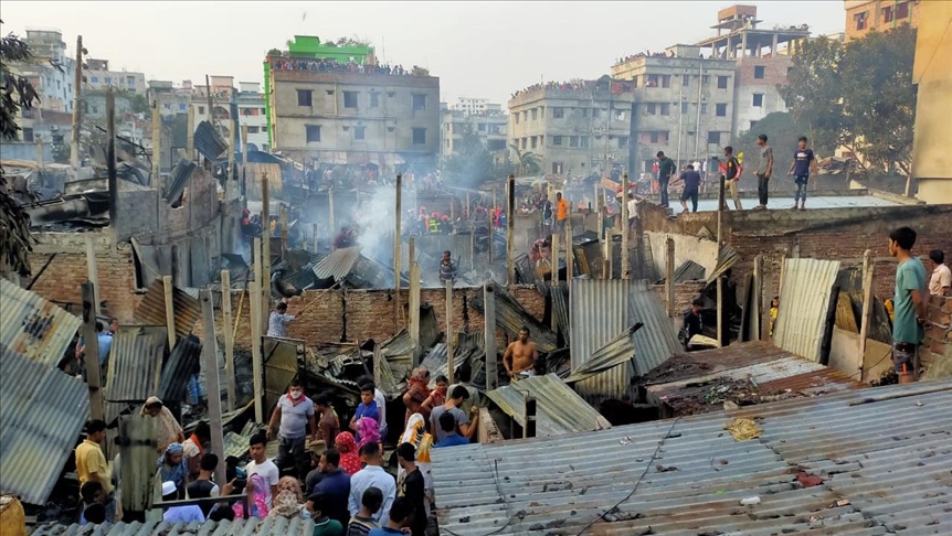 Bangladesh: Fire consumes over 100 shanties in Dhaka