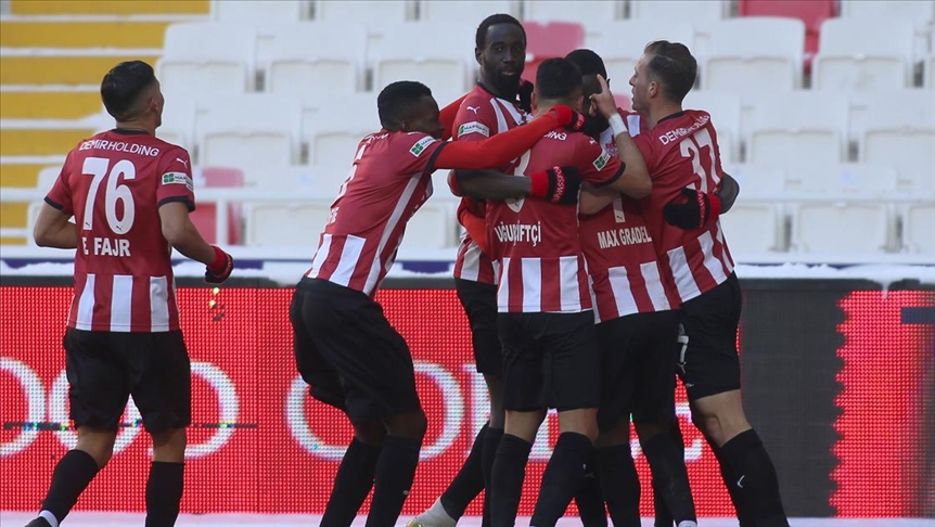 Demir Grup Sivasspor evinde kazandı