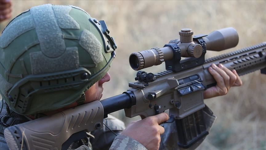 MÎTê 3 mensûbên rêxistinê yên ku fealiyetên îstixbarî û fînansê yên PKKyê dimeşandin, berteref kirin
