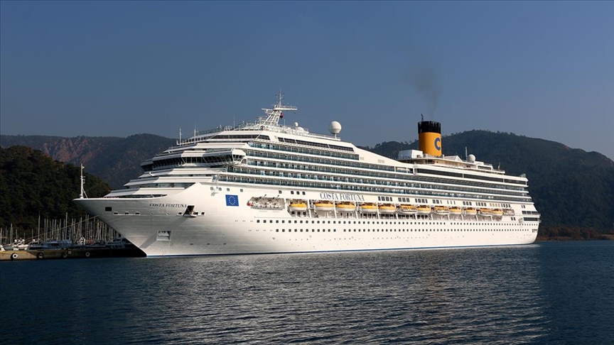Kuşadası, 2021 sezonunda dev gemilerle 200 bin turist hedefliyor