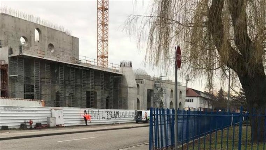 France : Des tags islamophobes sur le chantier de la plus grande mosquée d’Europe à Strasbourg