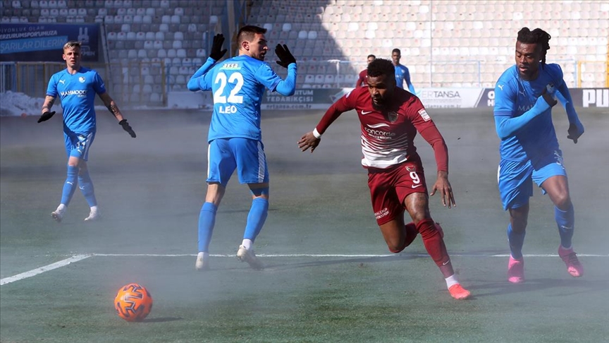Hatayspor Teknik Direktörü Ömer Erdoğan golcü Boupendza'nın performansından memnun