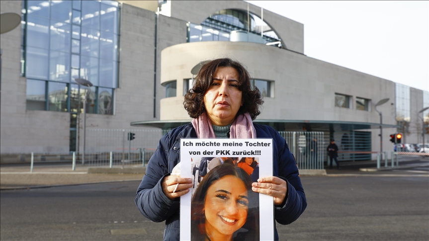 Allemagne: une Turque poursuit son sit-in à Berlin pour récupérer sa fille du PKK