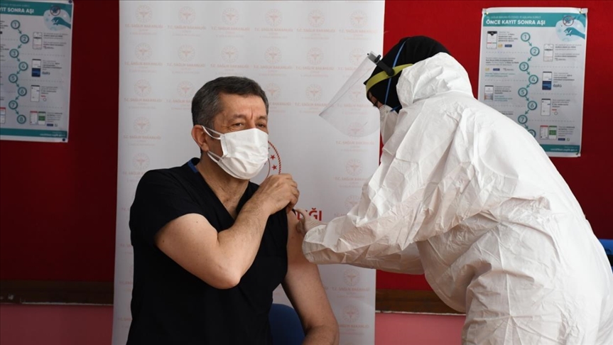 Trabajadores de la educación empiezan a recibir las vacunas en Turquía