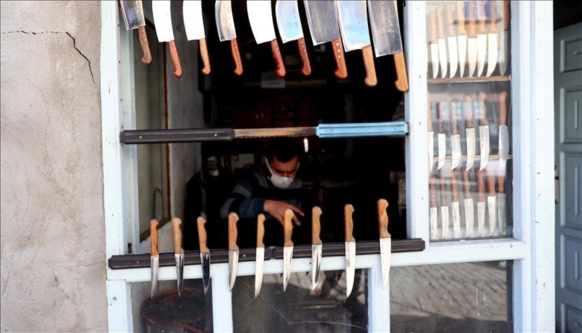 Turkish knifesmith keeps up tradition