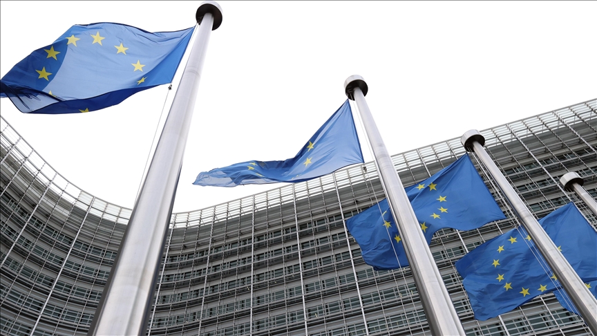 Samit lidera: EU će zadržati ograničenja, ubrzati opskrbu vakcinama protiv koronavirusa