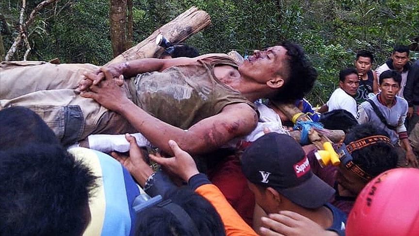 Обвал на золотодобывающей шахте в Индонезии, пять погибших 