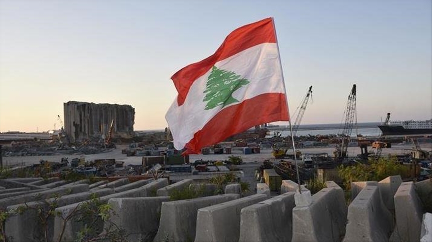 لبنان يقرر إعادة فتح القطاع التجاري