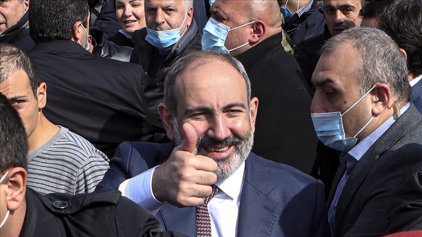 Ejército de Armenia pide la renuncia del primer ministro